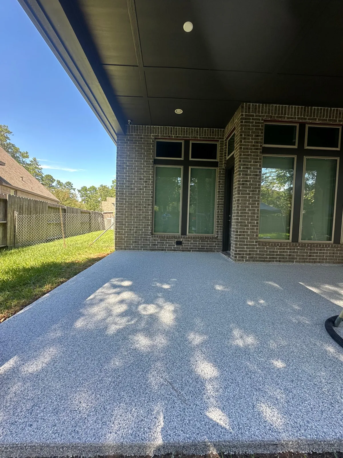 Epoxy flake patio floor, close view of the flake texture