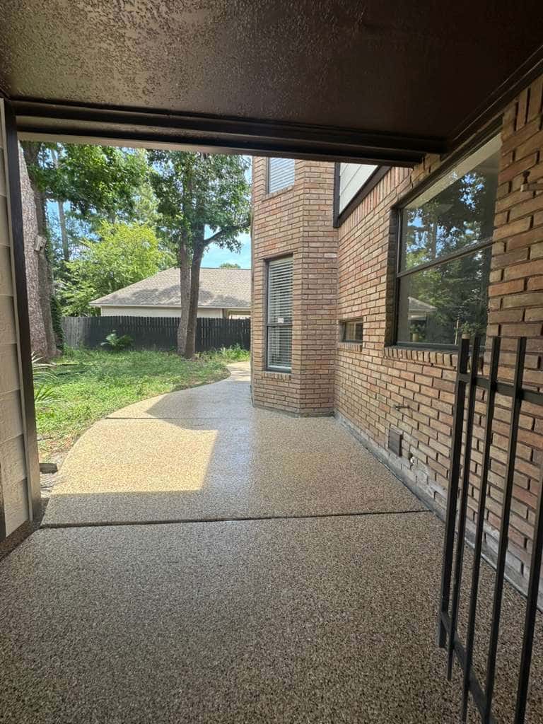 Finished epoxy flake side walkway floor with polyaspartic top coat