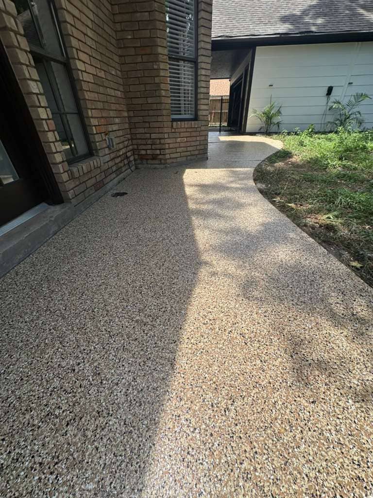 Finished epoxy flake walkway floor with a curved edge