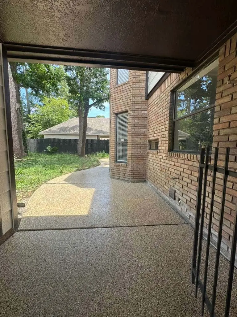 Epoxy flake walkway floor with polyaspartic top coat